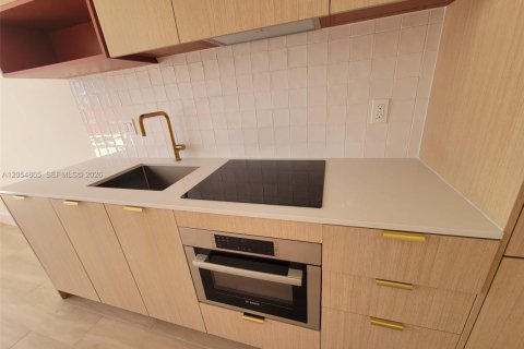 Condo in Miami, Florida, 1 bedroom  № 2180813 - photo 17
