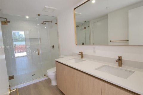 Condo in Miami, Florida, 1 bedroom  № 2180813 - photo 16