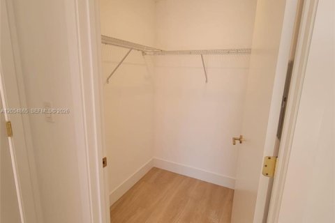 Condo in Miami, Florida, 1 bedroom  № 2180813 - photo 13