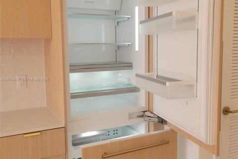 Condo in Miami, Florida, 1 bedroom  № 2180813 - photo 11