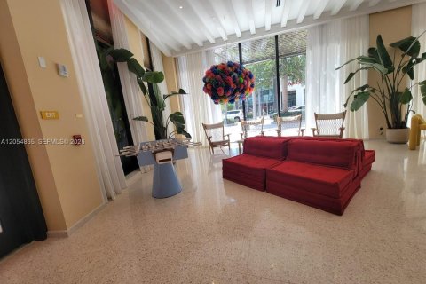 Condo in Miami, Florida, 1 bedroom  № 2180813 - photo 4
