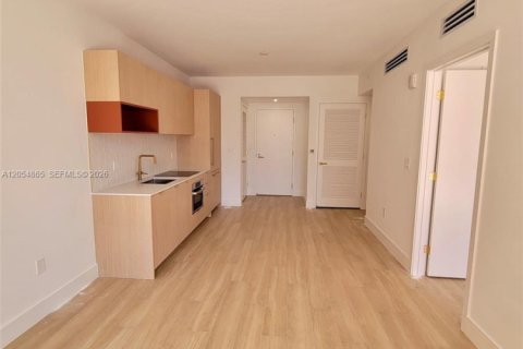 Condo in Miami, Florida, 1 bedroom  № 2180813 - photo 12