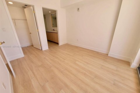 Condo in Miami, Florida, 1 bedroom  № 2180813 - photo 15