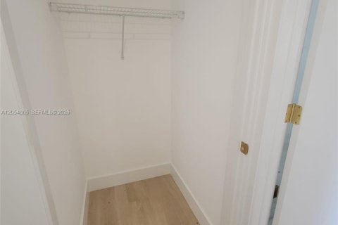 Condo in Miami, Florida, 1 bedroom  № 2180813 - photo 18