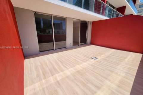 Condo in Miami, Florida, 1 bedroom  № 2180813 - photo 9