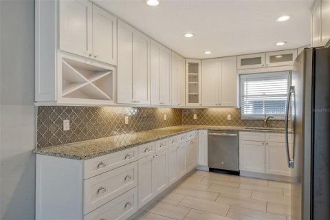 Copropriété à vendre à Sarasota, Floride: 2 chambres, 113.71 m2 № 1719647 - photo 8