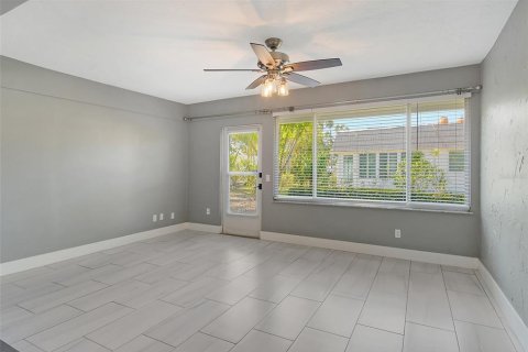 Copropriété à vendre à Sarasota, Floride: 2 chambres, 113.71 m2 № 1719647 - photo 14