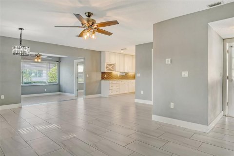 Copropriété à vendre à Sarasota, Floride: 2 chambres, 113.71 m2 № 1719647 - photo 5