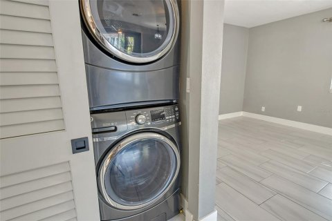 Copropriété à vendre à Sarasota, Floride: 2 chambres, 113.71 m2 № 1719647 - photo 27