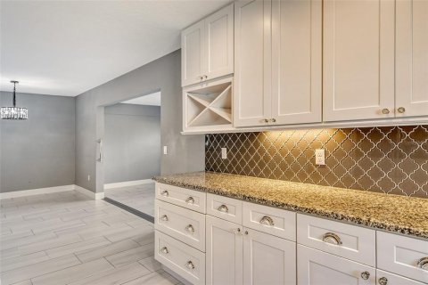 Copropriété à vendre à Sarasota, Floride: 2 chambres, 113.71 m2 № 1719647 - photo 12