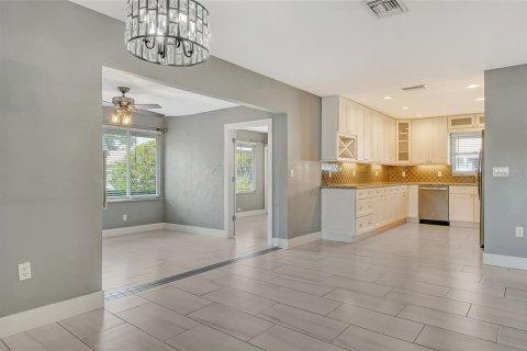 Copropriété à vendre à Sarasota, Floride: 2 chambres, 113.71 m2 № 1719647 - photo 7