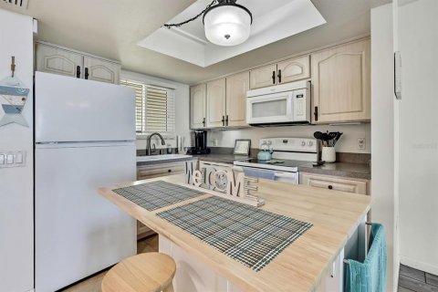 Condo in Hudson, Florida, 1 bedroom  № 2165934 - photo 11