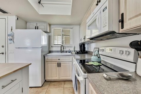Condo in Hudson, Florida, 1 bedroom  № 2165934 - photo 23