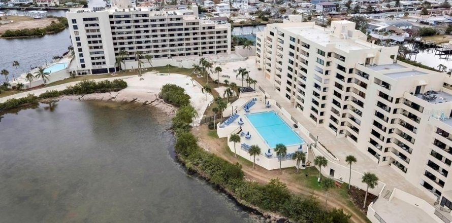 Condo in Hudson, Florida, 1 bedroom  № 2165934