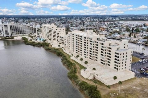 Condo in Hudson, Florida, 1 bedroom  № 2165934 - photo 28