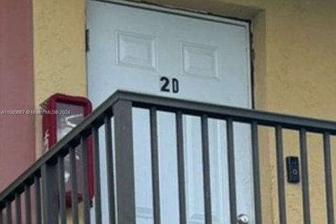 Copropriété à vendre à Lauderhill, Floride: 2 chambres, 102.19 m2 № 1978218 - photo 1