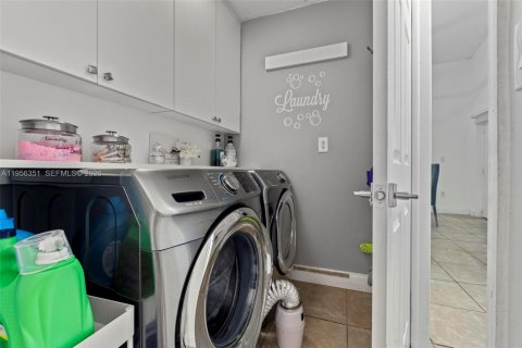 Casa en venta en Miami, Florida, 3 dormitorios, 136.01 m2 № 2011295 - foto 28