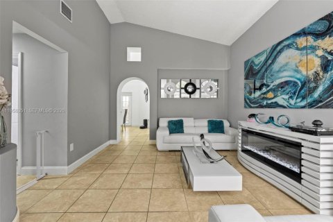 Casa en venta en Miami, Florida, 3 dormitorios, 136.01 m2 № 2011295 - foto 3