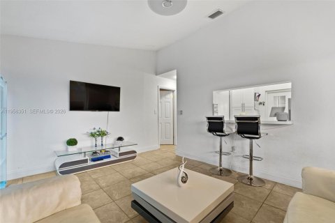 Casa en venta en Miami, Florida, 3 dormitorios, 136.01 m2 № 2011295 - foto 16