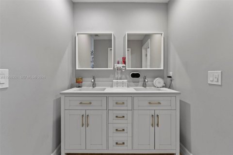 Casa en venta en Miami, Florida, 3 dormitorios, 136.01 m2 № 2011295 - foto 20