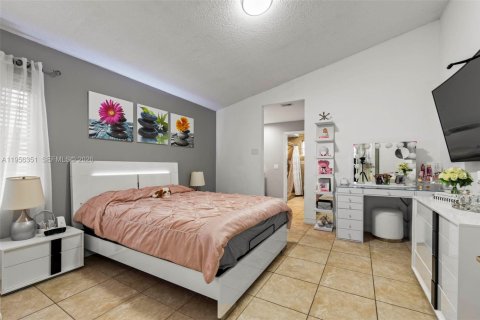 Casa en venta en Miami, Florida, 3 dormitorios, 136.01 m2 № 2011295 - foto 17