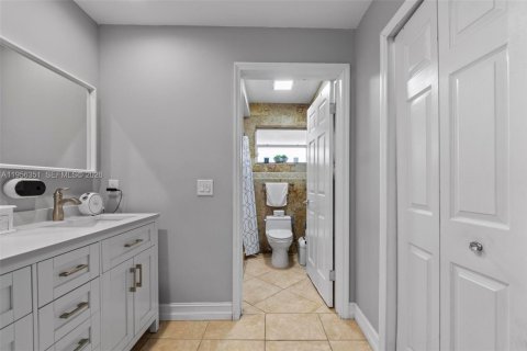 Casa en venta en Miami, Florida, 3 dormitorios, 136.01 m2 № 2011295 - foto 19