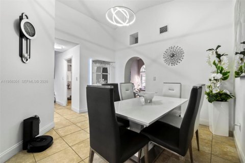Casa en venta en Miami, Florida, 3 dormitorios, 136.01 m2 № 2011295 - foto 8