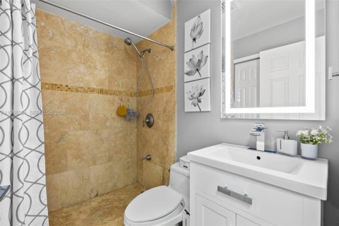 Casa en venta en Miami, Florida, 3 dormitorios, 136.01 m2 № 2011295 - foto 25