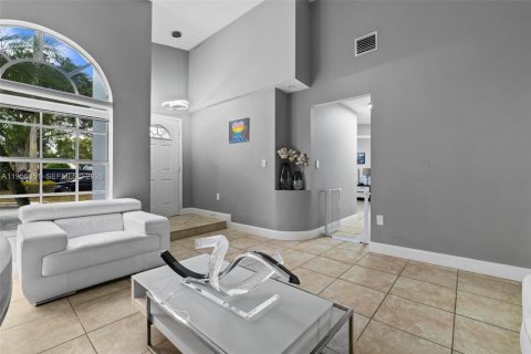 Casa en venta en Miami, Florida, 3 dormitorios, 136.01 m2 № 2011295 - foto 5