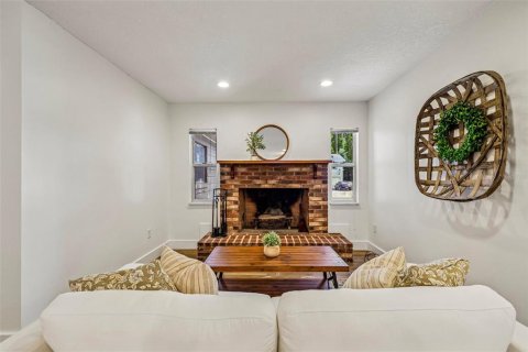 Villa ou maison à vendre à Maitland, Floride: 4 chambres, 176.98 m2 № 2398655 - photo 7