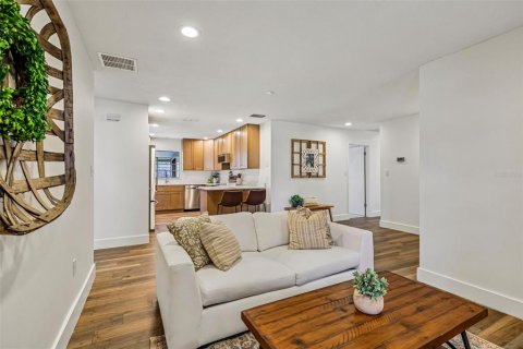 Villa ou maison à vendre à Maitland, Floride: 4 chambres, 176.98 m2 № 2398655 - photo 6