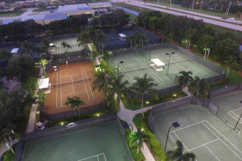 House in Boca Raton, Florida 6 bedrooms, 439.8 sq.m. № 924482 - photo 1