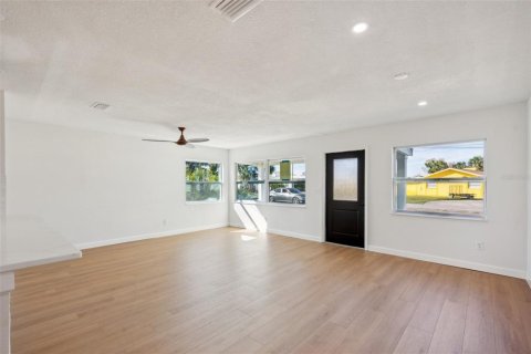 House in Hernando Beach, Florida 3 bedrooms, 140.1 sq.m. № 1334604 - photo 22