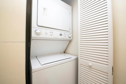 Купить кондоминиум в Майами, Флорида 1 спальня, 77.39м2, № 2154792 - фото 12