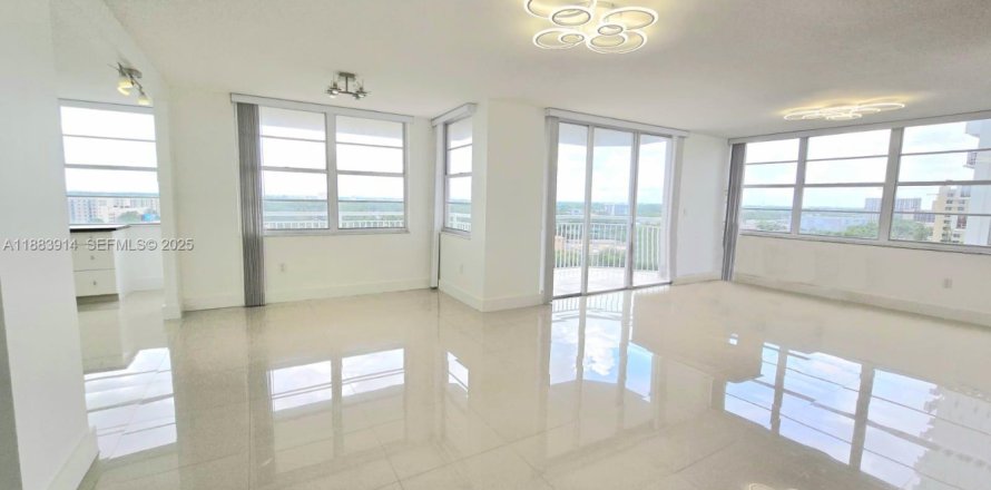 Condominio en Aventura, Florida, 2 dormitorios  № 2035176