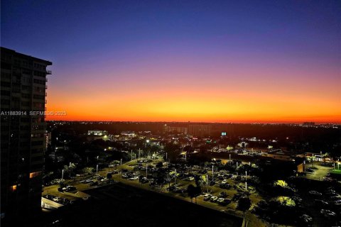 Condominio en venta en Aventura, Florida, 2 dormitorios, 149.11 m2 № 2035176 - foto 18