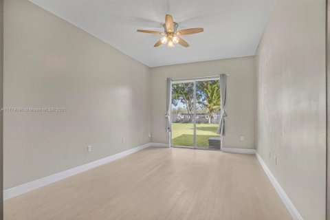 House in Homestead, Florida 4 bedrooms, 195 sq.m. № 1711385 - photo 12