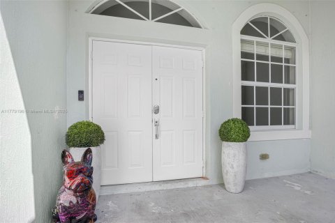 House in Homestead, Florida 4 bedrooms, 195 sq.m. № 1711385 - photo 2