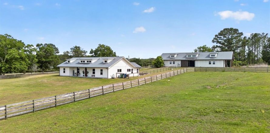 House in Alachua, Florida 3 bedrooms, 204.01 sq.m. № 2230709