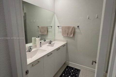 Adosado en venta en Miami, Florida, 4 dormitorios, 169.08 m2 № 2434067 - foto 20