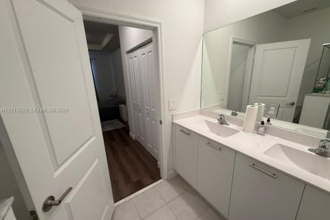 Adosado en venta en Miami, Florida, 4 dormitorios, 169.08 m2 № 2434067 - foto 22