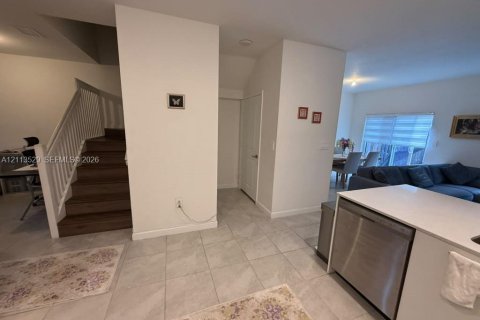 Adosado en venta en Miami, Florida, 4 dormitorios, 169.08 m2 № 2434067 - foto 12