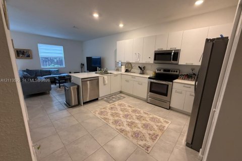 Adosado en venta en Miami, Florida, 4 dormitorios, 169.08 m2 № 2434067 - foto 5