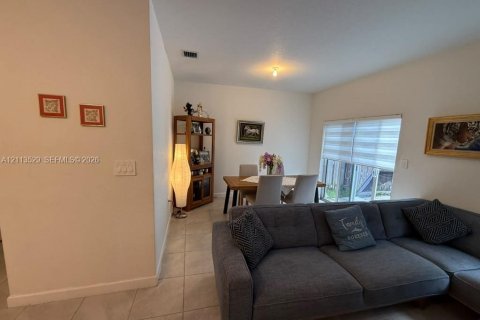 Adosado en venta en Miami, Florida, 4 dormitorios, 169.08 m2 № 2434067 - foto 8