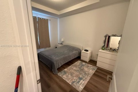 Adosado en venta en Miami, Florida, 4 dormitorios, 169.08 m2 № 2434067 - foto 16