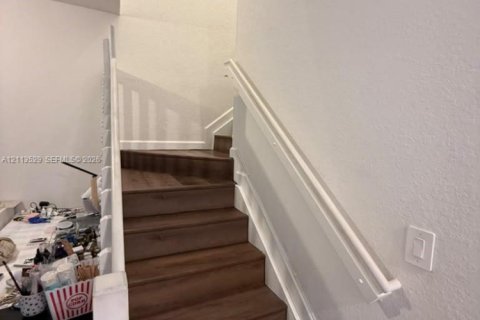 Adosado en venta en Miami, Florida, 4 dormitorios, 169.08 m2 № 2434067 - foto 13