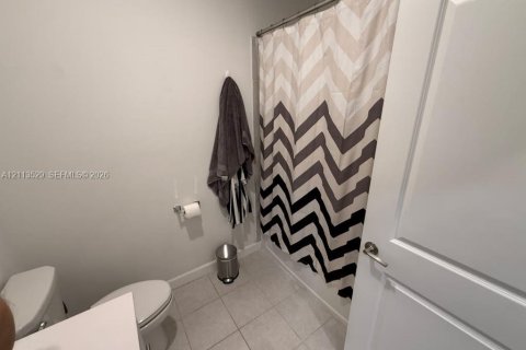 Adosado en venta en Miami, Florida, 4 dormitorios, 169.08 m2 № 2434067 - foto 30