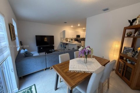 Adosado en venta en Miami, Florida, 4 dormitorios, 169.08 m2 № 2434067 - foto 10
