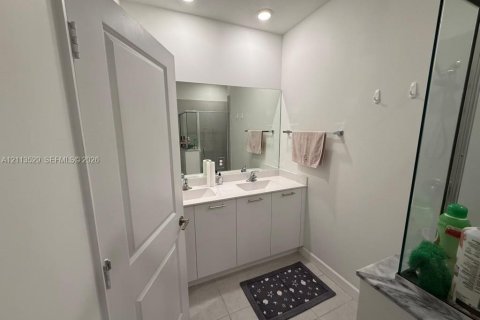 Adosado en venta en Miami, Florida, 4 dormitorios, 169.08 m2 № 2434067 - foto 27