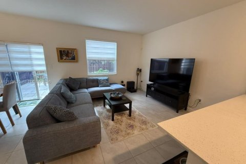 Adosado en venta en Miami, Florida, 4 dormitorios, 169.08 m2 № 2434067 - foto 9